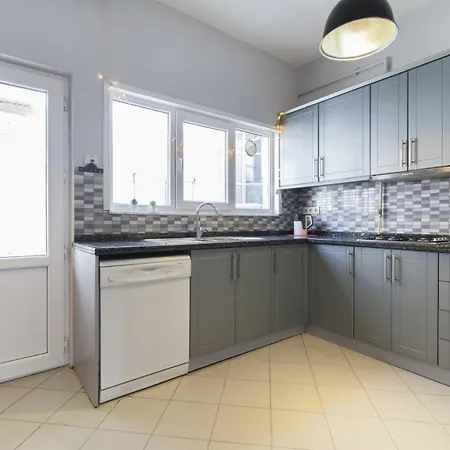 Gorgeous Flat W Balcony 5 Min To Citys Nisantasi * İstanbul
